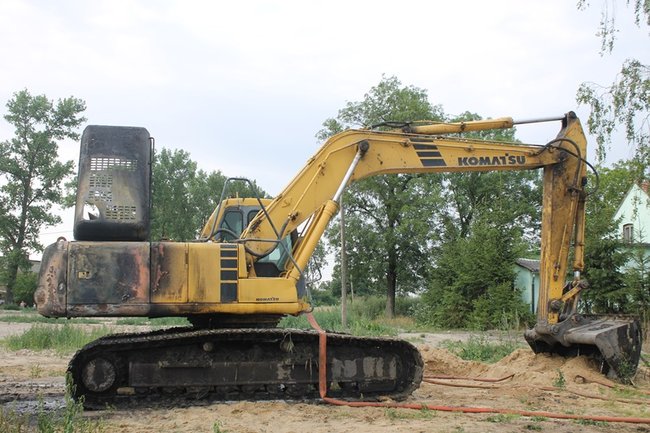 Operator zdążył uciec - zdjęcia