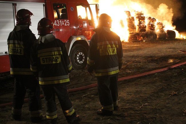 Olbrzymi pożar w środku wsi - zdjęcia
