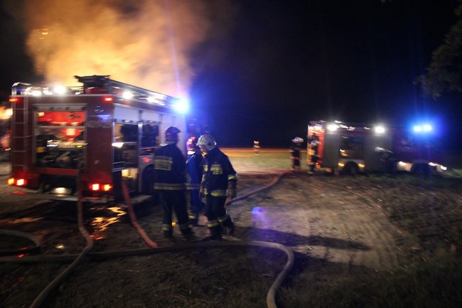 Olbrzymi pożar w środku wsi - zdjęcia