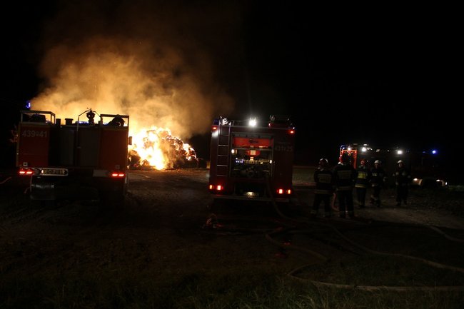 Olbrzymi pożar w środku wsi - zdjęcia