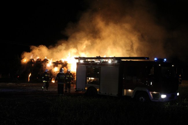 Olbrzymi pożar w środku wsi - zdjęcia