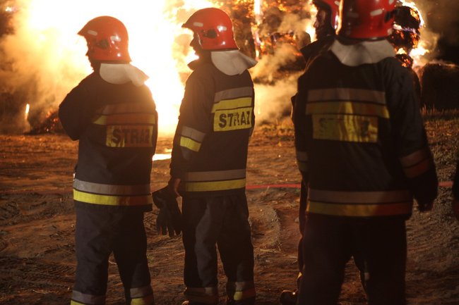 Olbrzymi pożar w środku wsi - zdjęcia