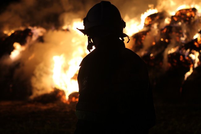Olbrzymi pożar w środku wsi - zdjęcia