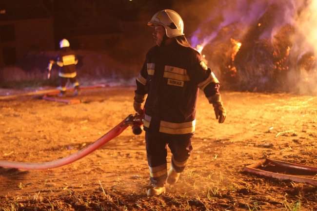 Olbrzymi pożar w środku wsi - zdjęcia