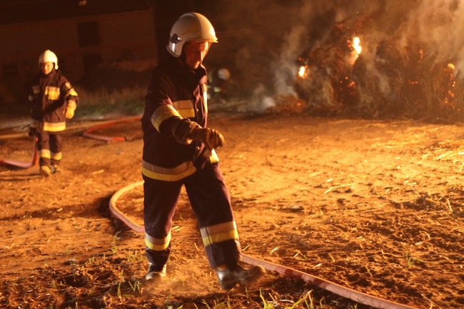Olbrzymi pożar w środku wsi - zdjęcia