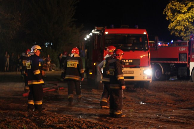 Olbrzymi pożar w środku wsi - zdjęcia