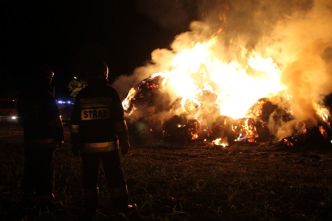 Olbrzymi pożar w środku wsi - zdjęcia