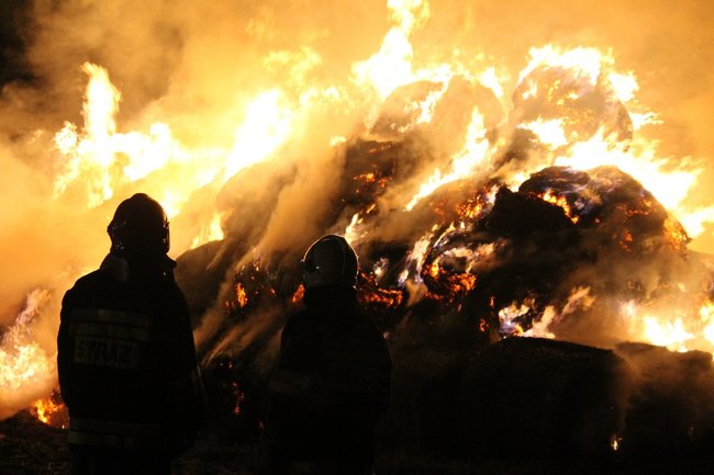 Olbrzymi pożar w środku wsi - zdjęcia