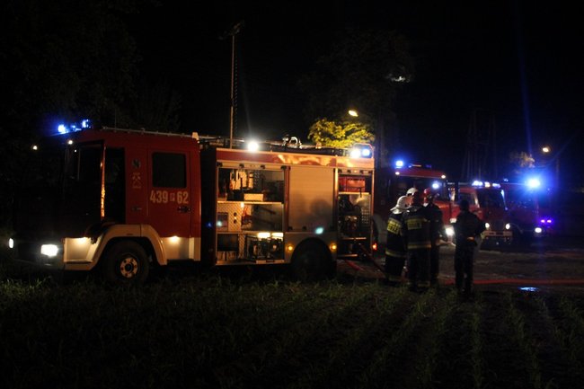 Olbrzymi pożar w środku wsi - zdjęcia