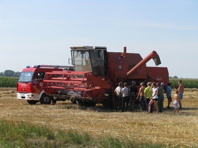 Kombajnista zauważył dym - zdjęcia