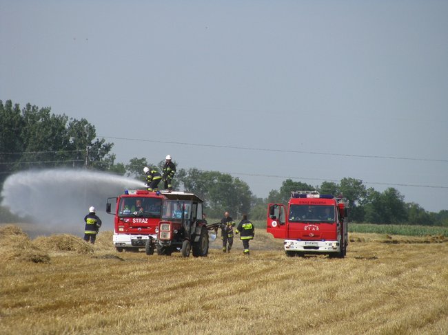 Kombajnista zauważył dym - zdjęcia