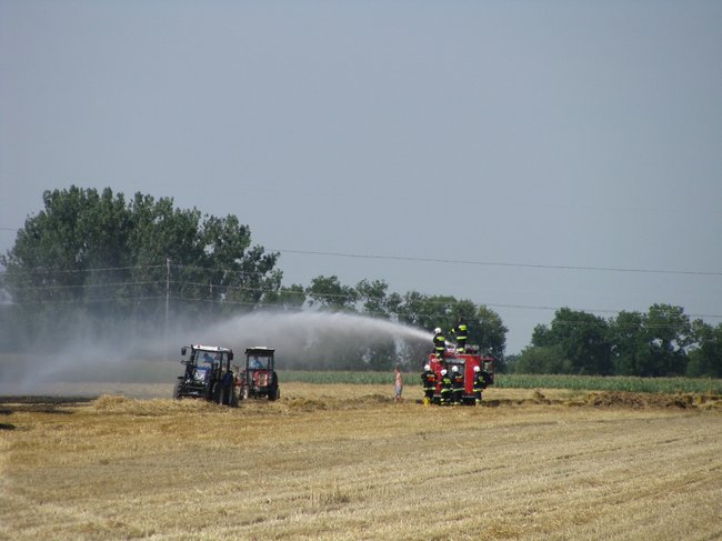 Kombajnista zauważył dym - zdjęcia