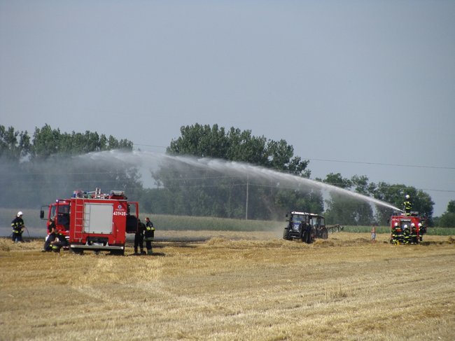Kombajnista zauważył dym - zdjęcia