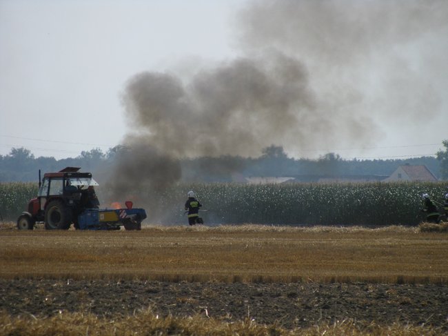 Kombajnista zauważył dym - zdjęcia