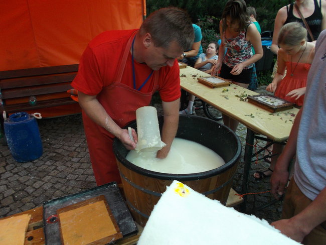 Zgłębiali tajniki papieru - zdjęcia