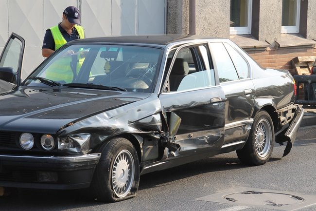 Ciągnik uderzył w BMW - zdjęcia