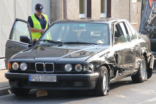 Ciągnik uderzył w BMW - zdjęcia