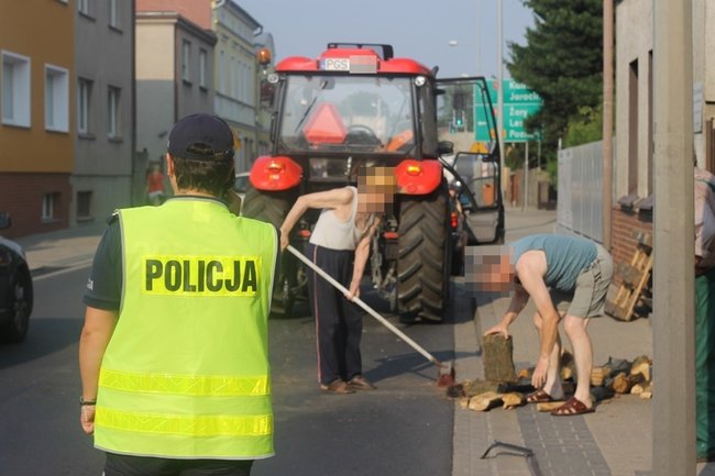 Ciągnik uderzył w BMW - zdjęcia