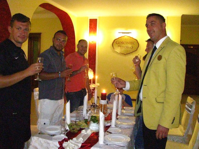 Znany piłkarz dotrzymał słowa - zdjęcia