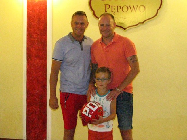 Znany piłkarz dotrzymał słowa - zdjęcia