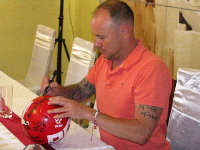 Znany piłkarz dotrzymał słowa - zdjęcia