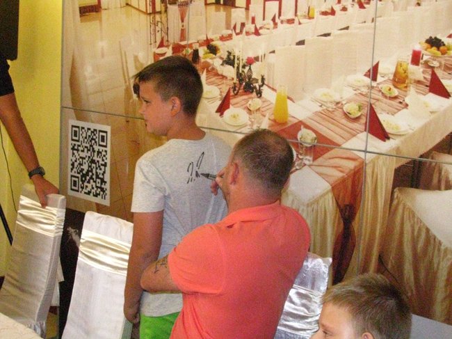 Znany piłkarz dotrzymał słowa - zdjęcia