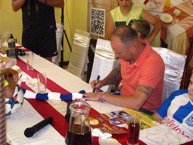 Znany piłkarz dotrzymał słowa - zdjęcia