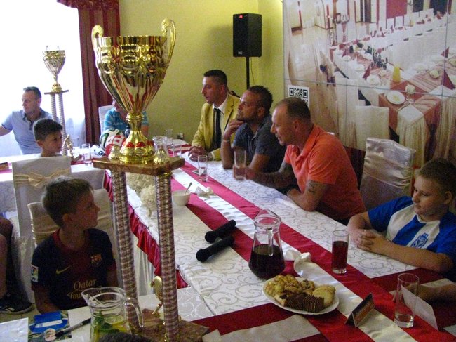 Znany piłkarz dotrzymał słowa - zdjęcia