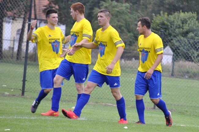 Zmarnowali cztery rzuty karne i odpadli - zdjęcia