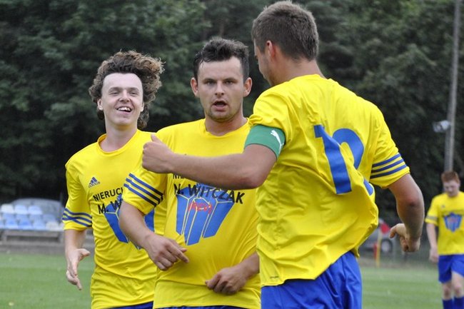 Zmarnowali cztery rzuty karne i odpadli - zdjęcia