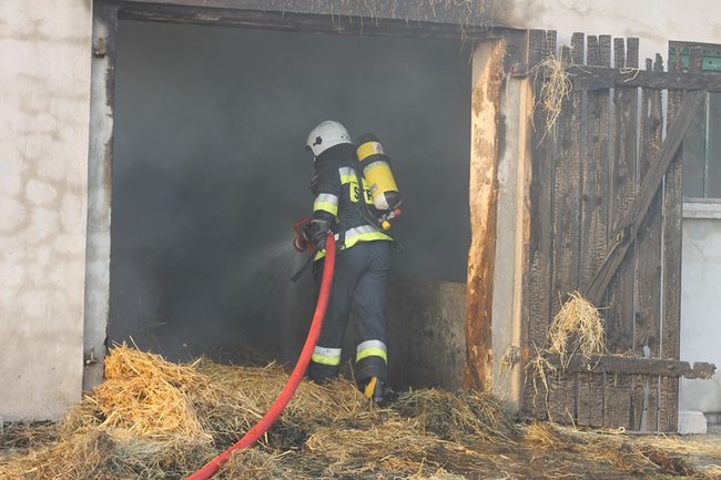 Spłonął budynek w Pogorzeli - zdjęcia