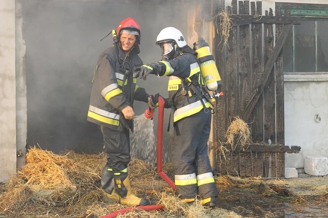 Spłonął budynek w Pogorzeli - zdjęcia