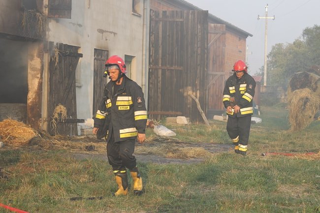 Spłonął budynek w Pogorzeli - zdjęcia