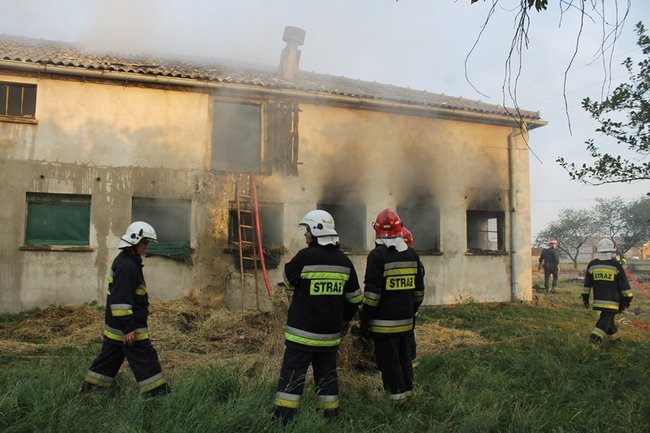 Spłonął budynek w Pogorzeli - zdjęcia