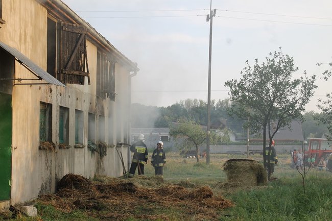 Spłonął budynek w Pogorzeli - zdjęcia