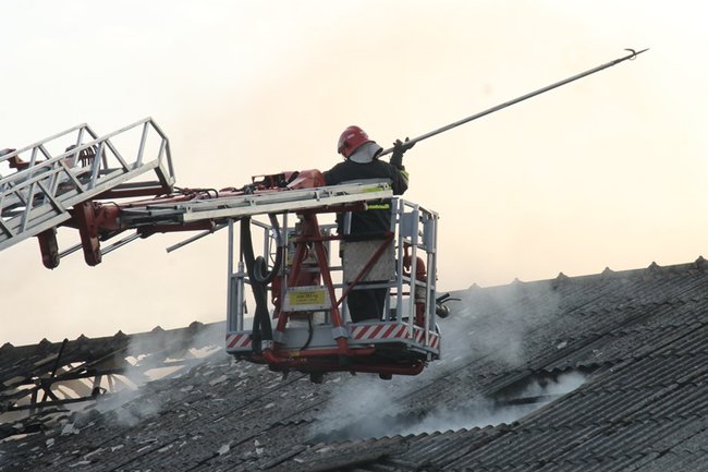 Spłonął budynek w Pogorzeli - zdjęcia