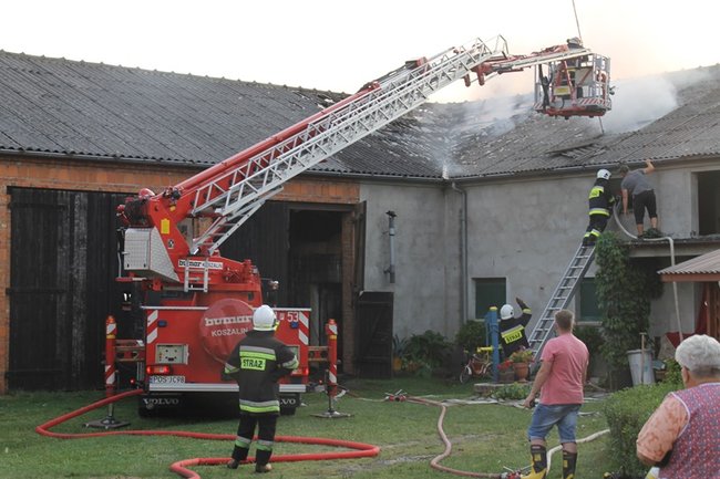 Spłonął budynek w Pogorzeli - zdjęcia