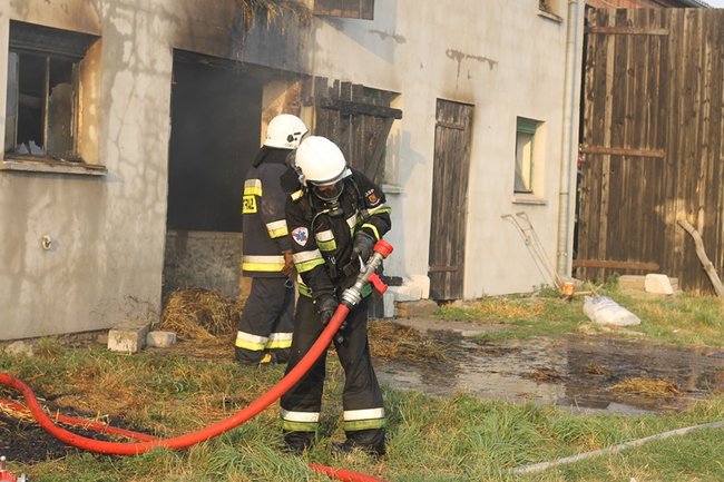 Spłonął budynek w Pogorzeli - zdjęcia