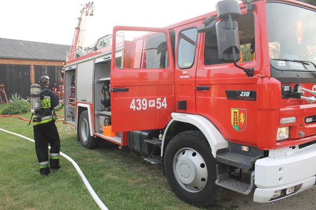 Spłonął budynek w Pogorzeli - zdjęcia