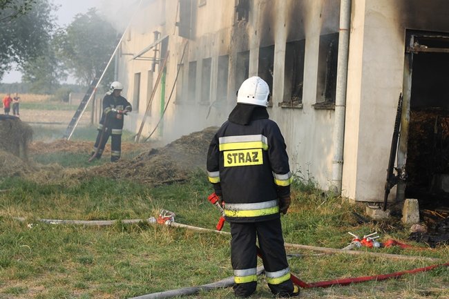 Spłonął budynek w Pogorzeli - zdjęcia