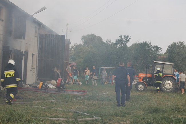 Spłonął budynek w Pogorzeli - zdjęcia