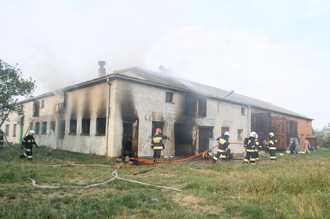 Spłonął budynek w Pogorzeli - zdjęcia