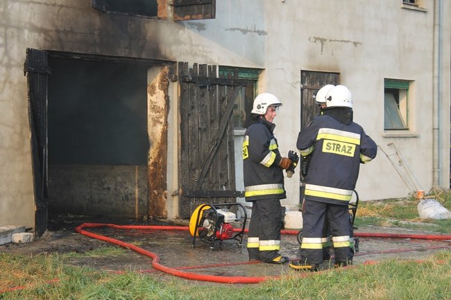 Spłonął budynek w Pogorzeli - zdjęcia