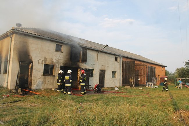 Spłonął budynek w Pogorzeli - zdjęcia