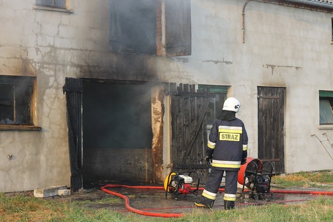 Spłonął budynek w Pogorzeli - zdjęcia