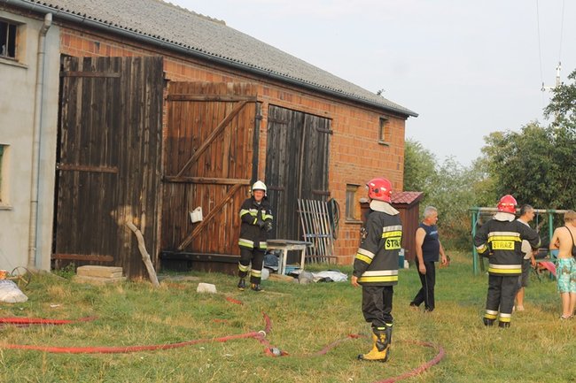 Spłonął budynek w Pogorzeli - zdjęcia