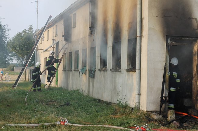 Spłonął budynek w Pogorzeli - zdjęcia