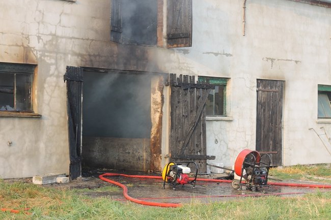Spłonął budynek w Pogorzeli - zdjęcia
