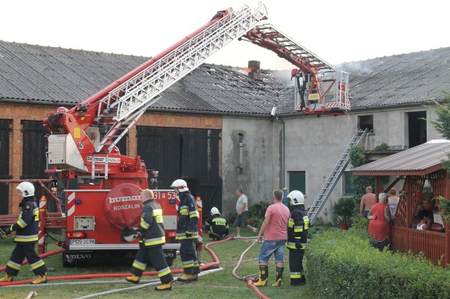Spłonął budynek w Pogorzeli - zdjęcia