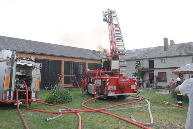 Spłonął budynek w Pogorzeli - zdjęcia